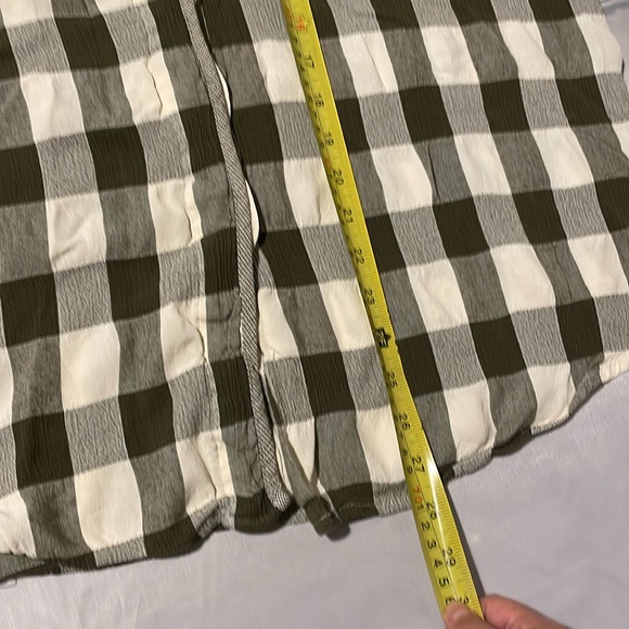 Wayne Diamond Designs Womens Size 1XL 100% Chiffon Green & Ivory Button Up - Picture 8 of 8